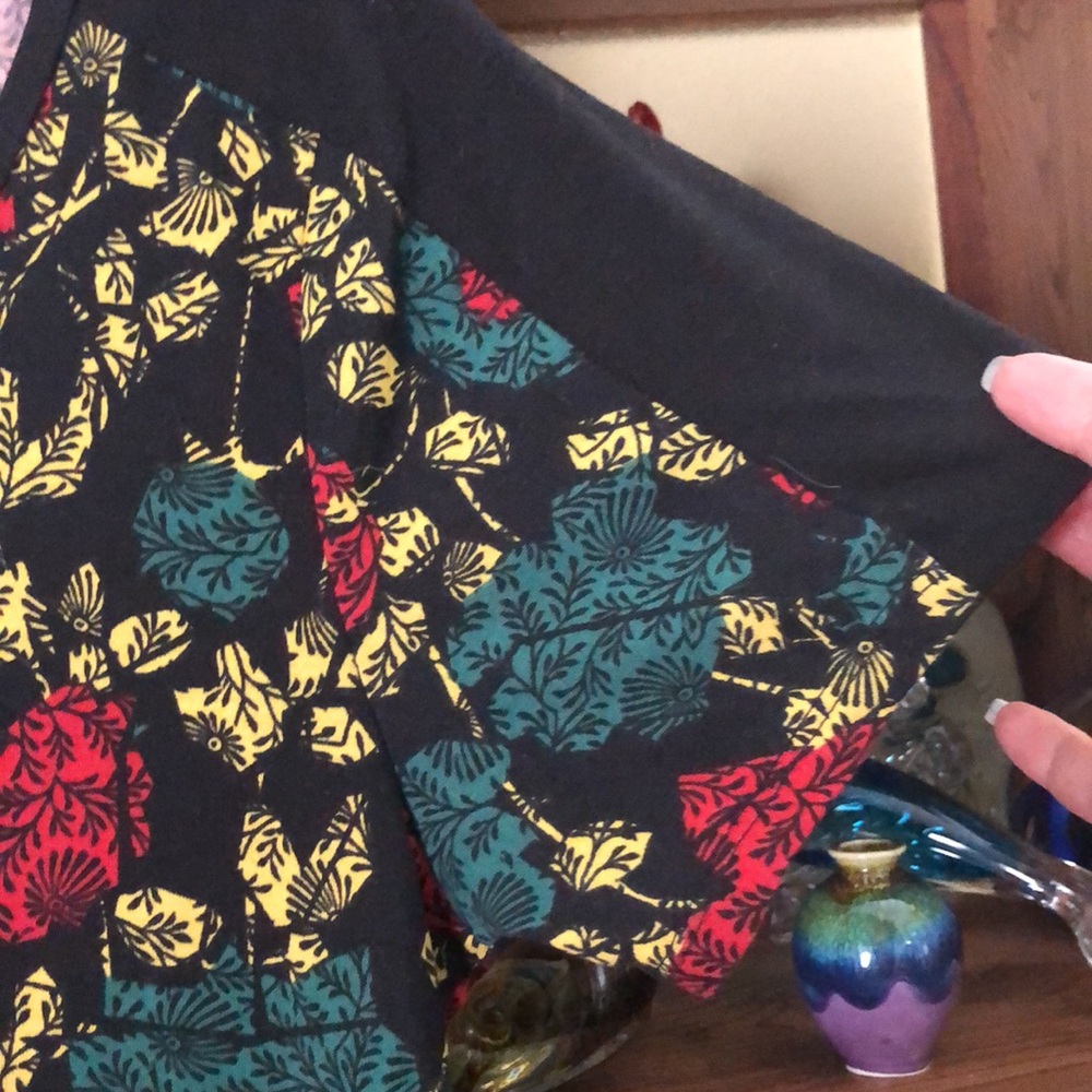 LulaRoe Floral Scoop Neck Women's Top - Picture 4 of 10